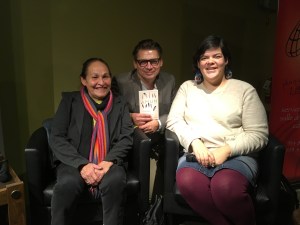 Joséphine Bacon, Michel Jean et Melissa Mollen Dupuis lors d'une causerie en novembre 2016